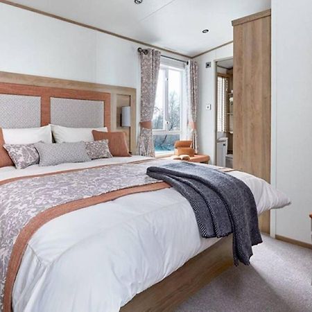 Captivating Bluebell Lodge 2-Bed Cotswolds Caravan Cirencester Eksteriør bilde