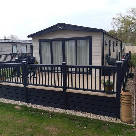 Captivating Bluebell Lodge 2-Bed Cotswolds Caravan Cirencester Eksteriør bilde