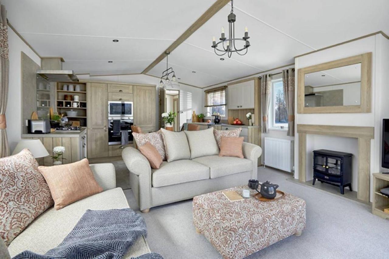 Captivating Bluebell Lodge 2-Bed Cotswolds Caravan Cirencester Eksteriør bilde