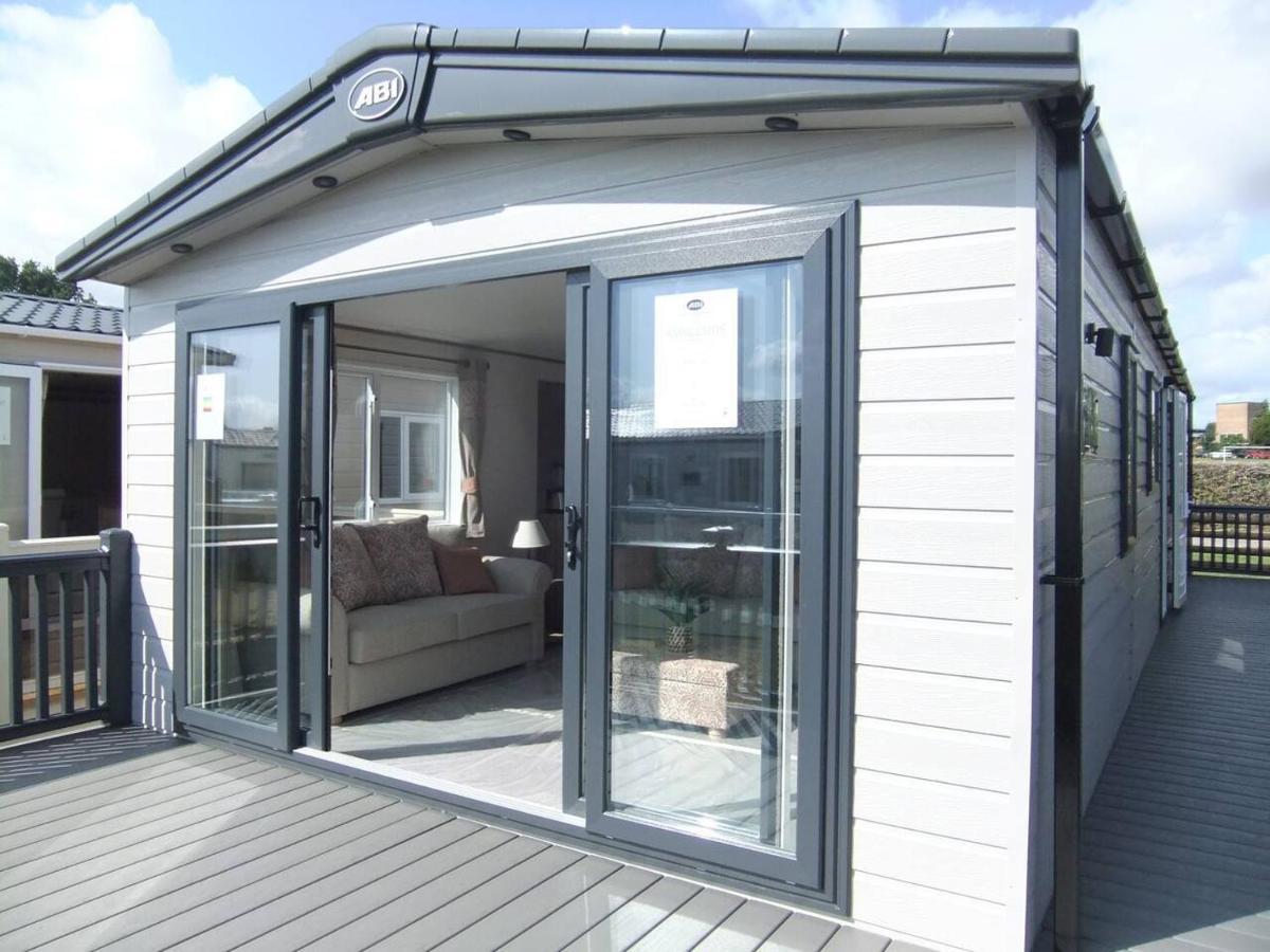 Captivating Bluebell Lodge 2-Bed Cotswolds Caravan Cirencester Eksteriør bilde