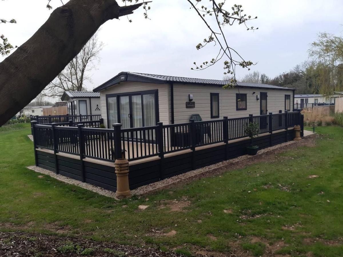 Captivating Bluebell Lodge 2-Bed Cotswolds Caravan Cirencester Eksteriør bilde
