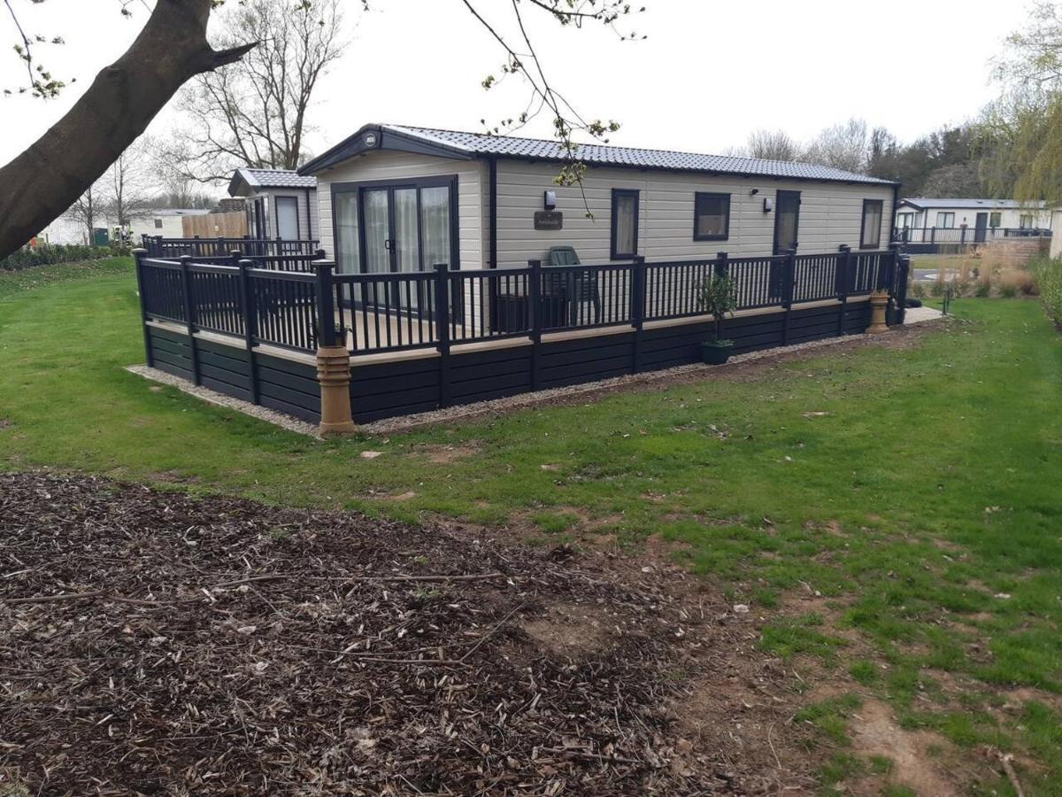 Captivating Bluebell Lodge 2-Bed Cotswolds Caravan Cirencester Eksteriør bilde